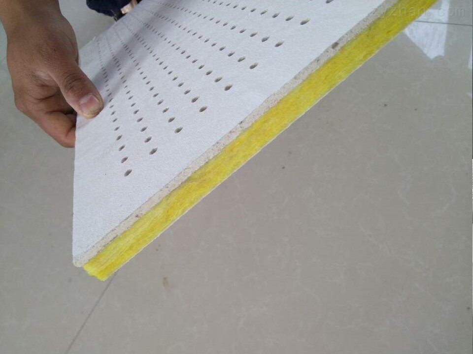 玻璃棉復(fù)合穿孔吸音板