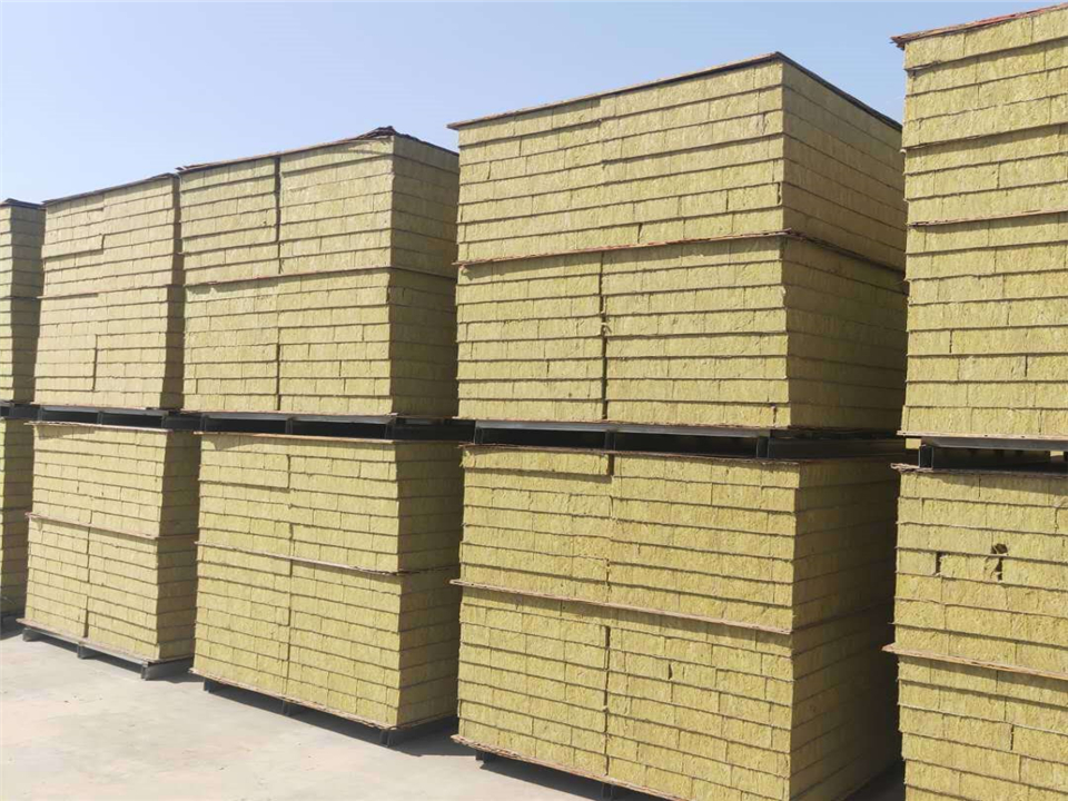 巖棉復(fù)合板